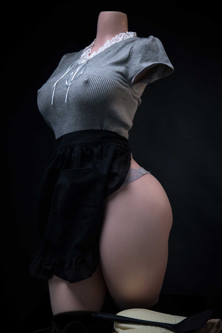 Savannah-Lifelike-Sex-Doll-with-Slim-Body-13-scaled.jpg